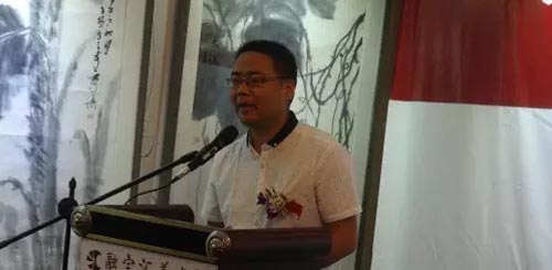 策展人李回源.jpg