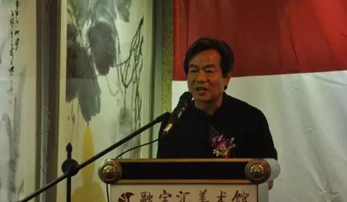 上届参展艺术家代表郝爱平在开幕式上发言.jpg