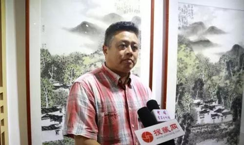 参展艺术家马志刚接受媒体专访.jpg