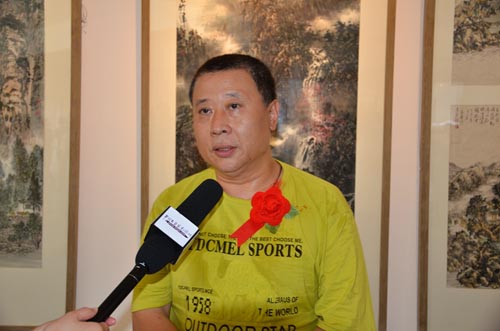 艺术家吕大江接受媒体采访.jpg