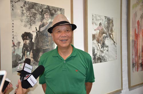 艺术家尼玛泽仁接受媒体采访 .jpg