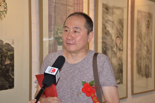 艺术家孙晓东接受媒体采访.jpg