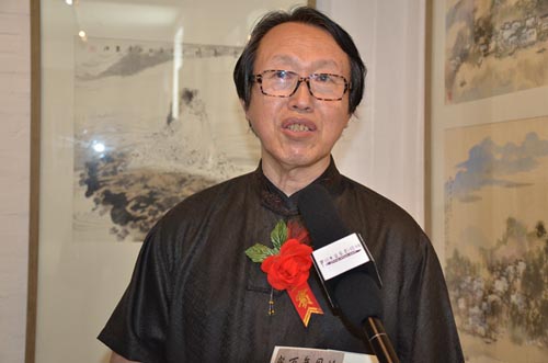 艺术家王福元接受媒体采访.jpg