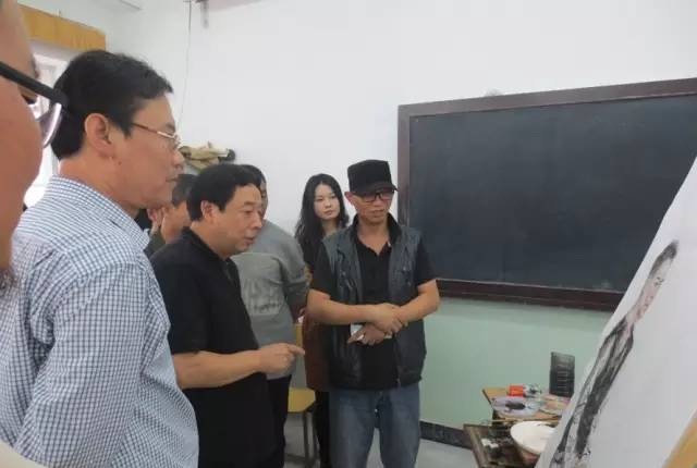 书画大家苗再新北京大学艺术学院中国画导师工作室2015级开学了 