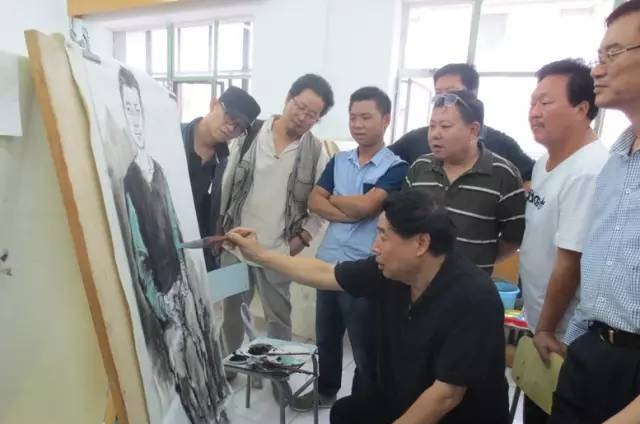 书画大家苗再新北京大学艺术学院中国画导师工作室2015级开学了 