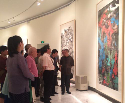 “烟云供养——买鸿钧山水画艺术展”现场.jpg