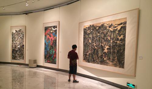 “烟云供养——买鸿钧山水画艺术展”现场2.jpg