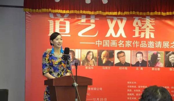 现场主持人 朱柯锦.jpg