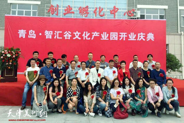王慧智山水画工作室师生合影.jpg