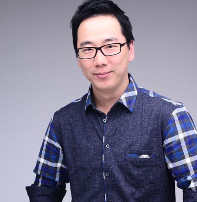 周扬波封面照3.JPG